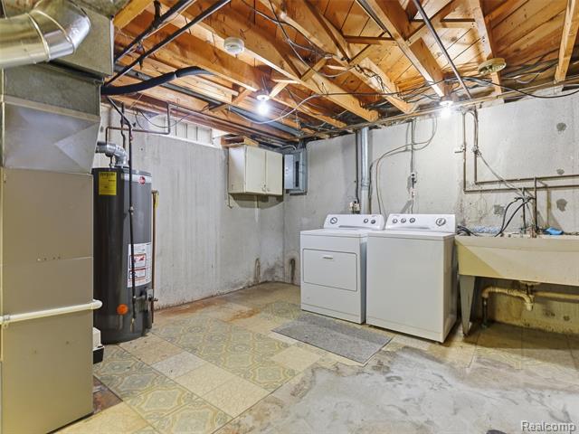 Builiding view twenty two for 25300 Loretta, Warren, MI. 48091