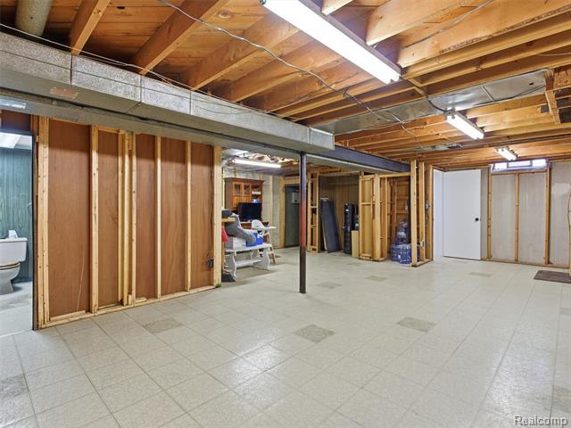 Builiding view twenty for 25300 Loretta, Warren, MI. 48091