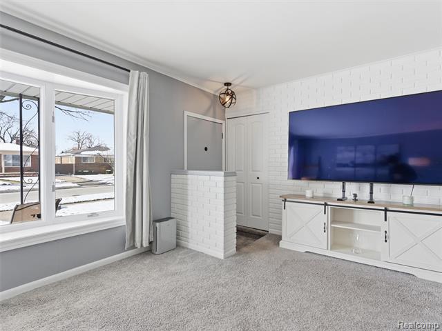 Builiding view two for 25300 Loretta, Warren, MI. 48091