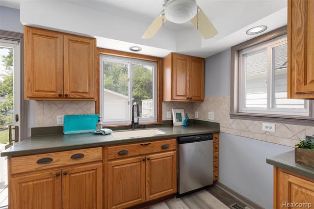 Builiding view fourteen for 24921 Lexington, Eastpointe, MI. 48021