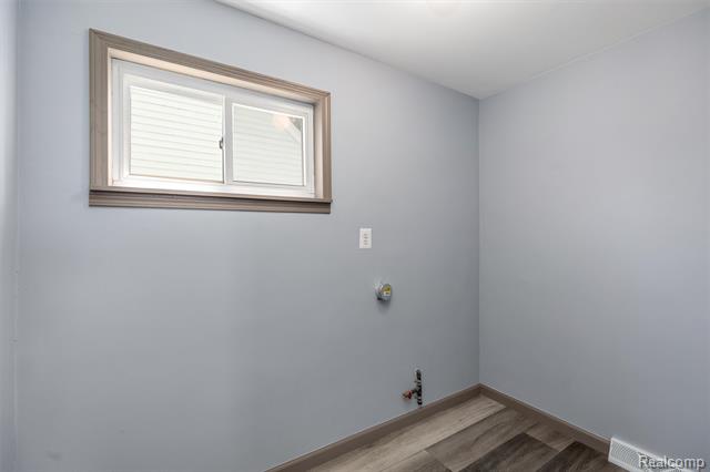 Builiding view nineteen for 24921 Lexington, Eastpointe, MI. 48021