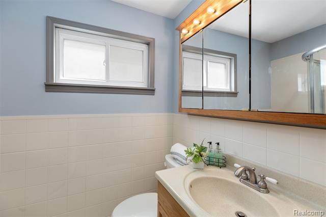 Builiding view ten for 24921 Lexington, Eastpointe, MI. 48021