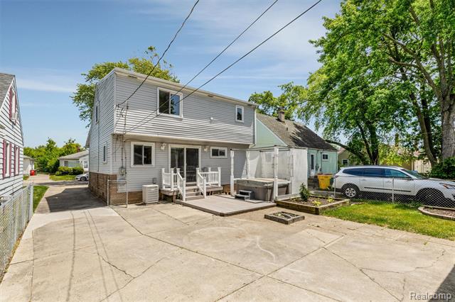 Builiding view three for 24921 Lexington, Eastpointe, MI. 48021