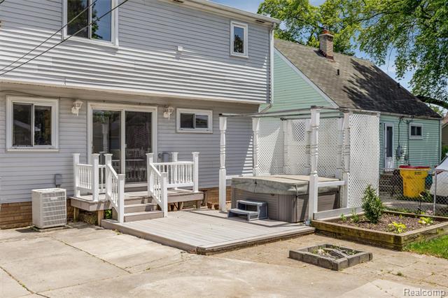 Builiding view twenty nine for 24921 Lexington, Eastpointe, MI. 48021