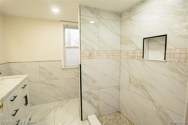 Builiding view seventeen for 6838 Braun, Center Line, MI. 48015