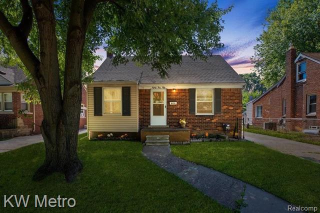 front view for 8450 Warren Blvd, Center Line, Mi. 48015