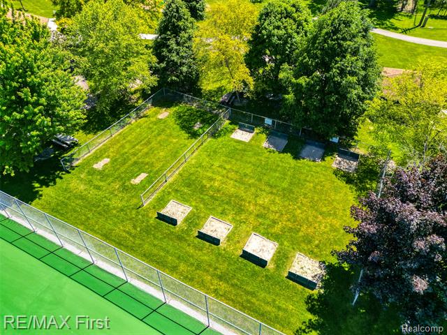 Builiding view eight for 24815 Beck, Eastpointe, MI. 48021