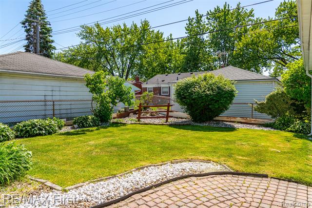 Builiding view eleven for 24815 Beck, Eastpointe, MI. 48021