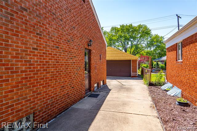 Builiding view ten for 24815 Beck, Eastpointe, MI. 48021