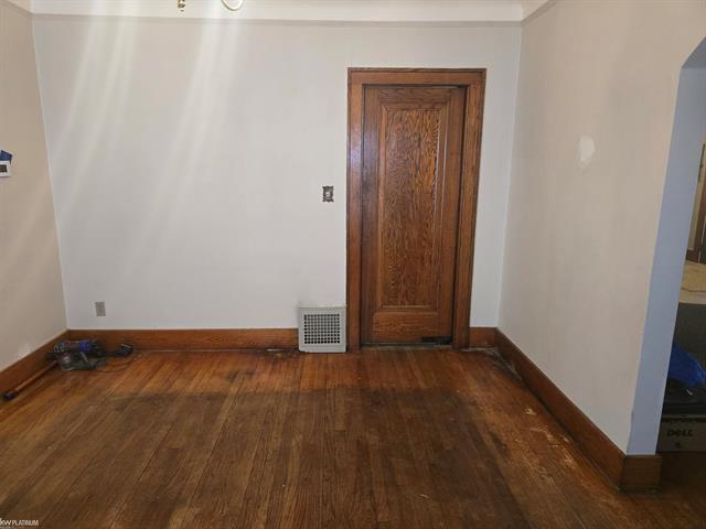 Builiding view ten for 8071 Harding, Center Line, MI. 48015