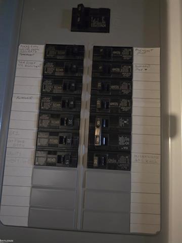 Builiding view thirty two for 8071 Harding, Center Line, MI. 48015