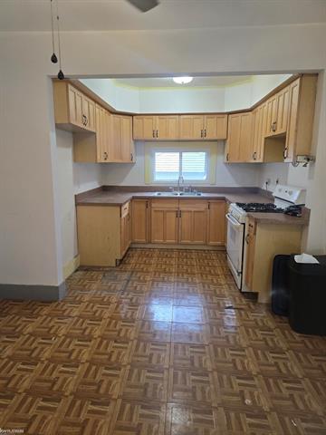 Builiding view twelve for 8071 Harding, Center Line, MI. 48015