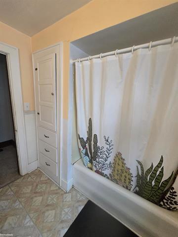 Builiding view twenty five for 8071 Harding, Center Line, MI. 48015