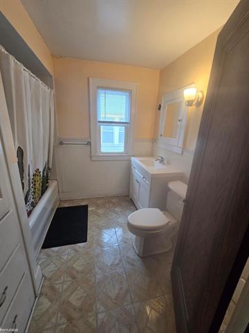 Builiding view twenty four for 8071 Harding, Center Line, MI. 48015