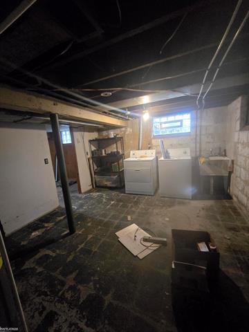 Builiding view twenty nine for 8071 Harding, Center Line, MI. 48015