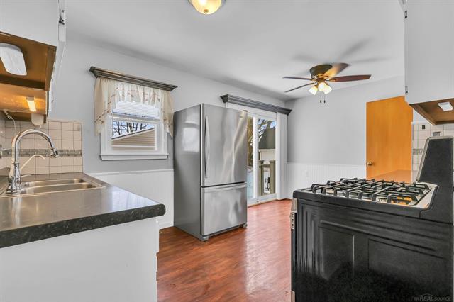 Builiding view eight for 25183 Cole, Roseville, MI. 48066