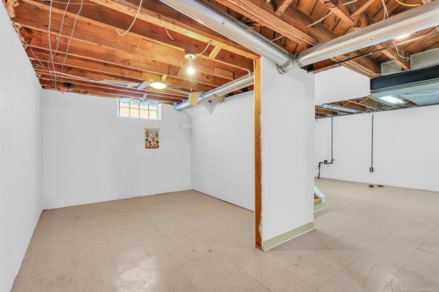 Builiding view eighteen for 25183 Cole, Roseville, MI. 48066