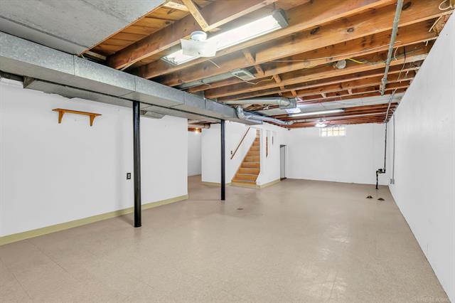 Builiding view nineteen for 25183 Cole, Roseville, MI. 48066