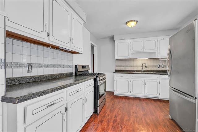 Builiding view ten for 25183 Cole, Roseville, MI. 48066