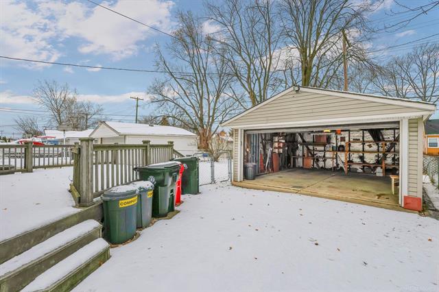 Builiding view twenty one for 25183 Cole, Roseville, MI. 48066