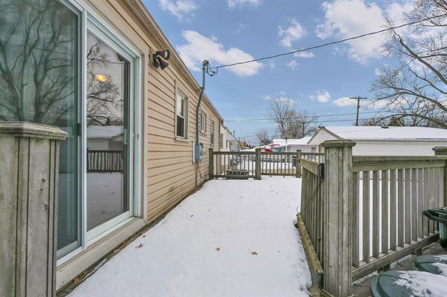 Builiding view twenty two for 25183 Cole, Roseville, MI. 48066