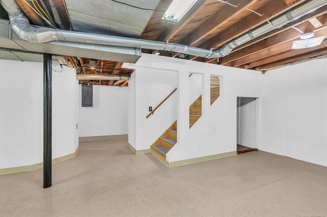 Builiding view twenty for 25183 Cole, Roseville, MI. 48066