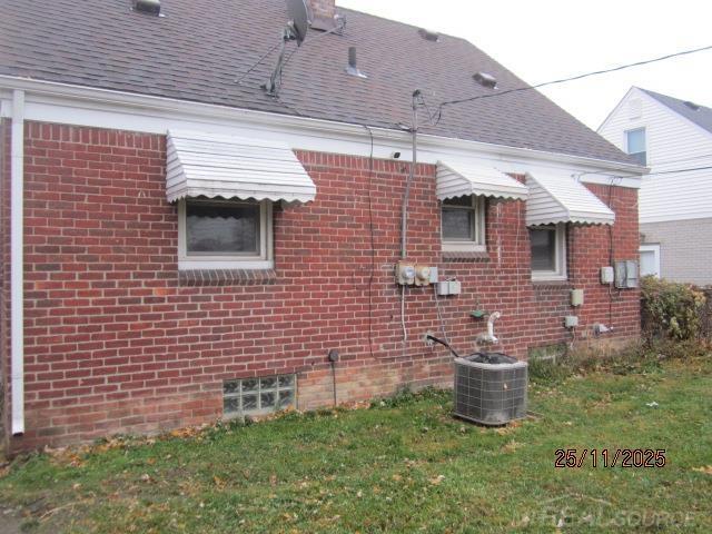 Builiding view three for 25123 Mackinac, Roseville, MI. 48066