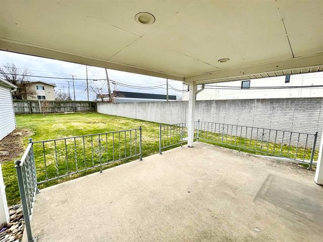 Builiding view fifteen for 21520 Maple, Saint Clair Shores, MI. 48081