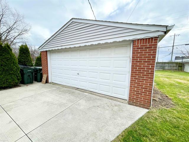 Builiding view sixteen for 21520 Maple, Saint Clair Shores, MI. 48081