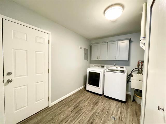 Builiding view thirteen for 21520 Maple, Saint Clair Shores, MI. 48081