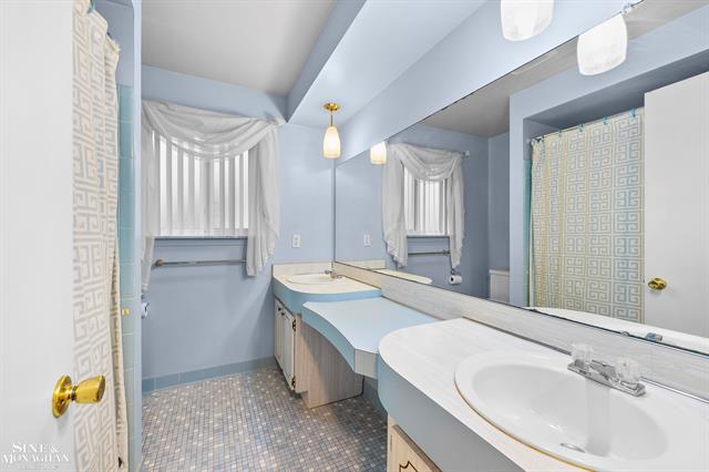 Builiding view fifteen for 22201 Benjamin, Saint Clair Shores, MI. 48081