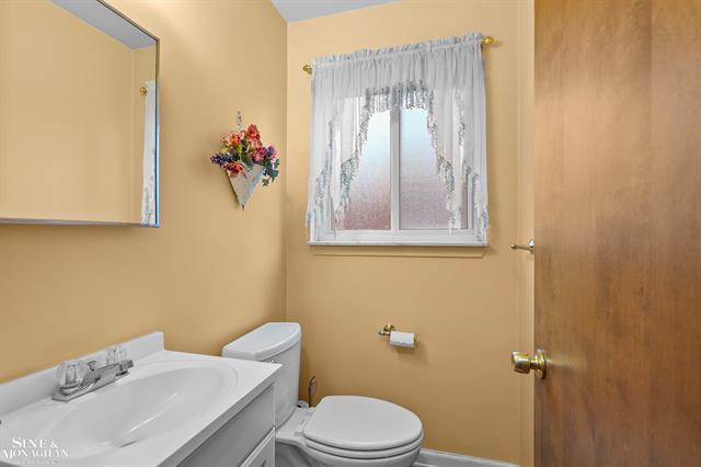 Builiding view twenty for 22201 Benjamin, Saint Clair Shores, MI. 48081