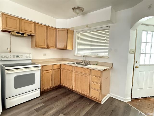 Builiding view nine for 4510 Marr, Warren, MI. 48091