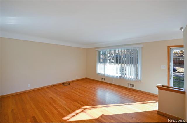 Builiding view eight for 8565 Dale, Center Line, MI. 48015