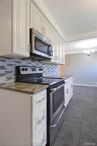 Builiding view eighteen for 8565 Dale, Center Line, MI. 48015