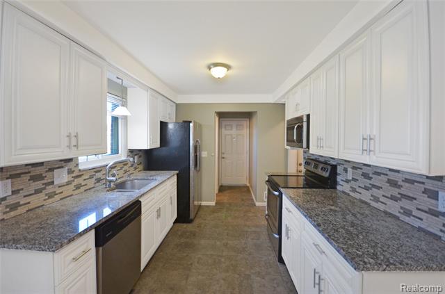 Builiding view fourteen for 8565 Dale, Center Line, MI. 48015