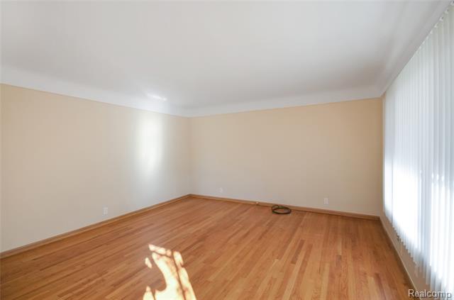 Builiding view seven for 8565 Dale, Center Line, MI. 48015