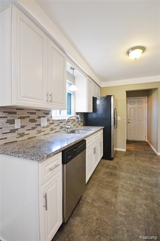 Builiding view sixteen for 8565 Dale, Center Line, MI. 48015