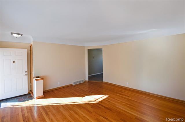 Builiding view ten for 8565 Dale, Center Line, MI. 48015