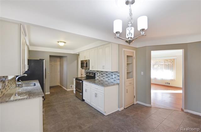 Builiding view thirteen for 8565 Dale, Center Line, MI. 48015