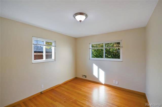 Builiding view twenty five for 8565 Dale, Center Line, MI. 48015