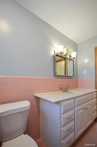 Builiding view twenty four for 8565 Dale, Center Line, MI. 48015