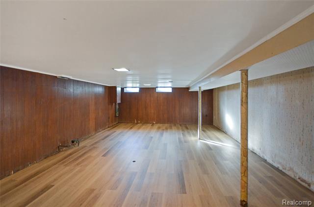 Builiding view twenty nine for 8565 Dale, Center Line, MI. 48015