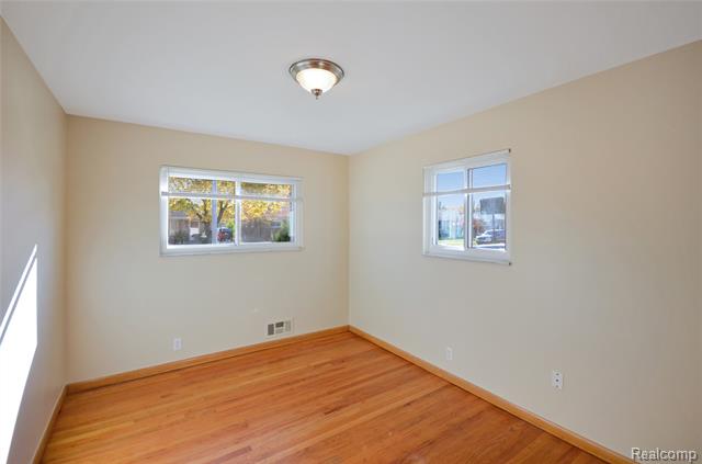 Builiding view twenty seven for 8565 Dale, Center Line, MI. 48015