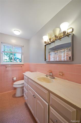 Builiding view twenty three for 8565 Dale, Center Line, MI. 48015