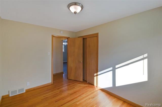 Builiding view twenty two for 8565 Dale, Center Line, MI. 48015