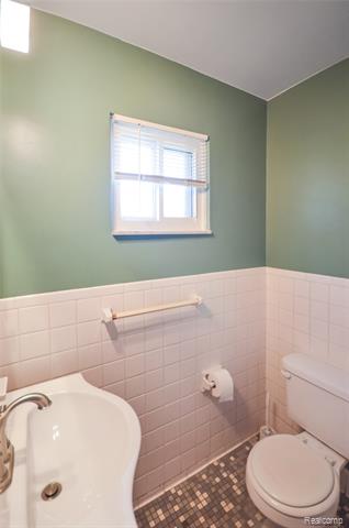 Builiding view twenty for 8565 Dale, Center Line, MI. 48015