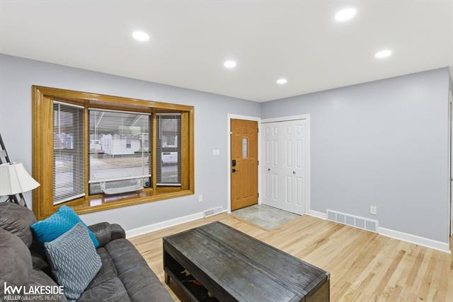 Builiding view five for 8385 Helen, Center Line, MI. 48015