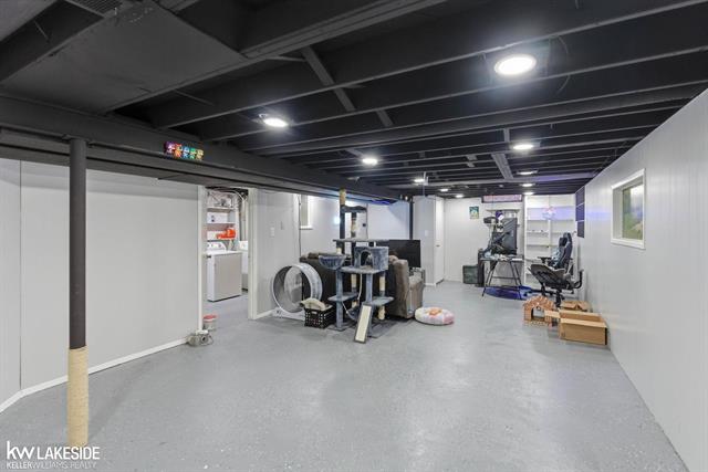 Builiding view fourteen for 8385 Helen, Center Line, MI. 48015