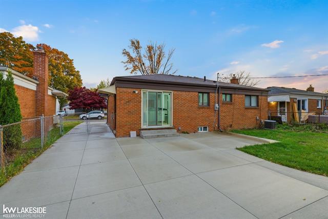 Builiding view twelve for 8385 Helen, Center Line, MI. 48015